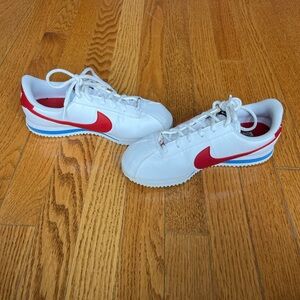 Nike Kids White and Red Sneakers with Blue Sole